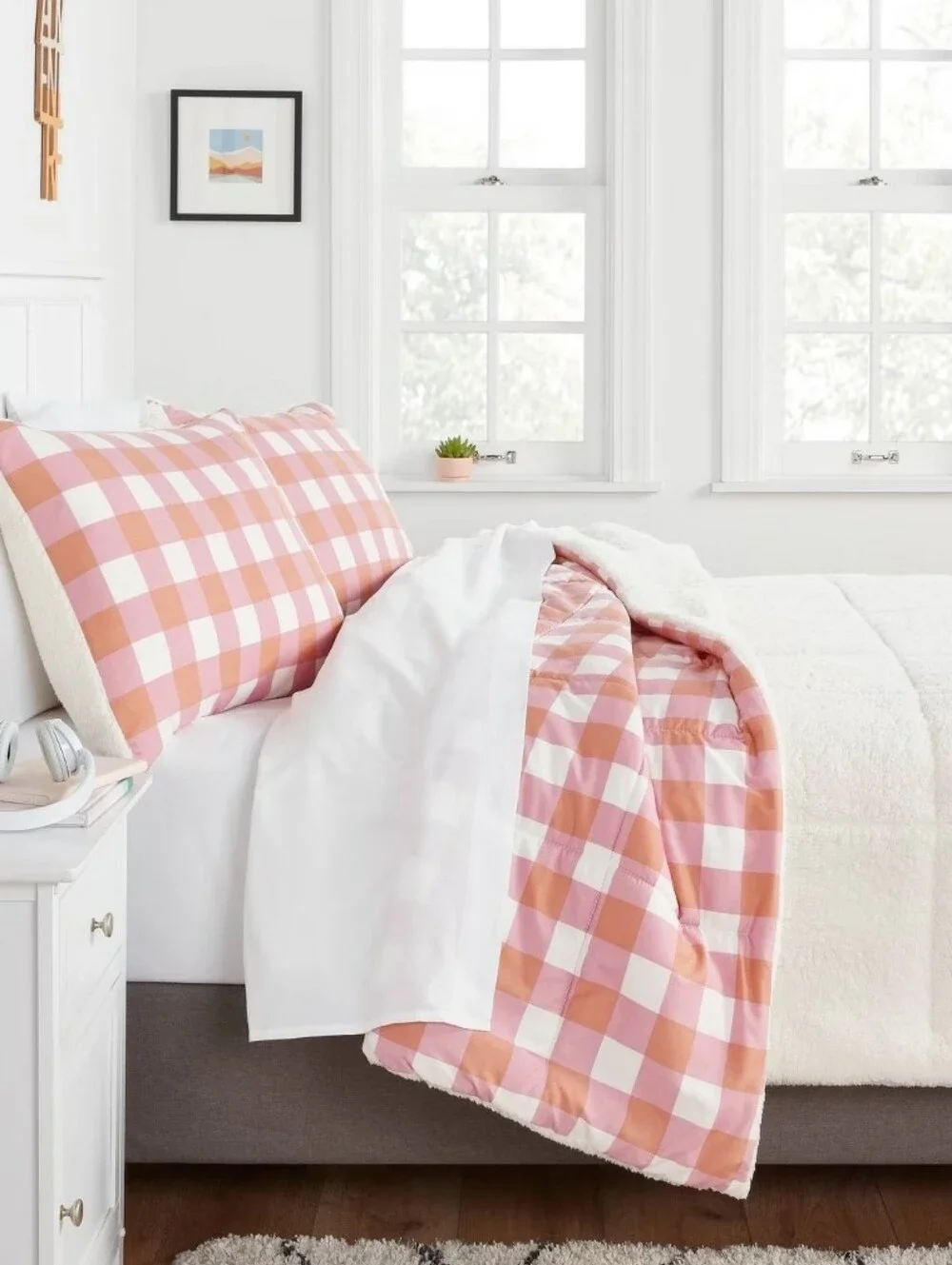 Room Essentials NWT Twin/Twin XL Gingham Reversible Faux Shearling Pink/Cream